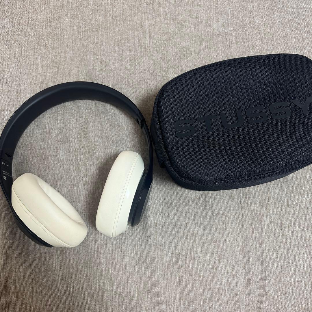 beatsとstussyのコラボヘッドホン