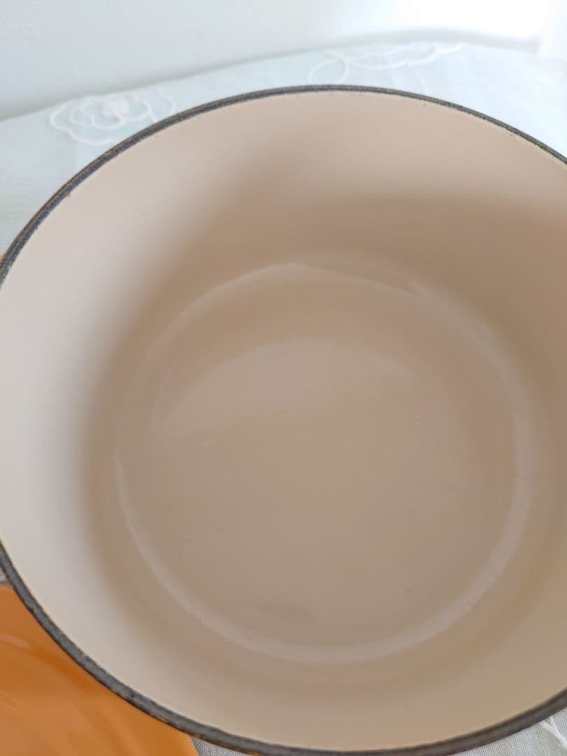 LE CREUSET ココット・ロンド 18cm　イエロー