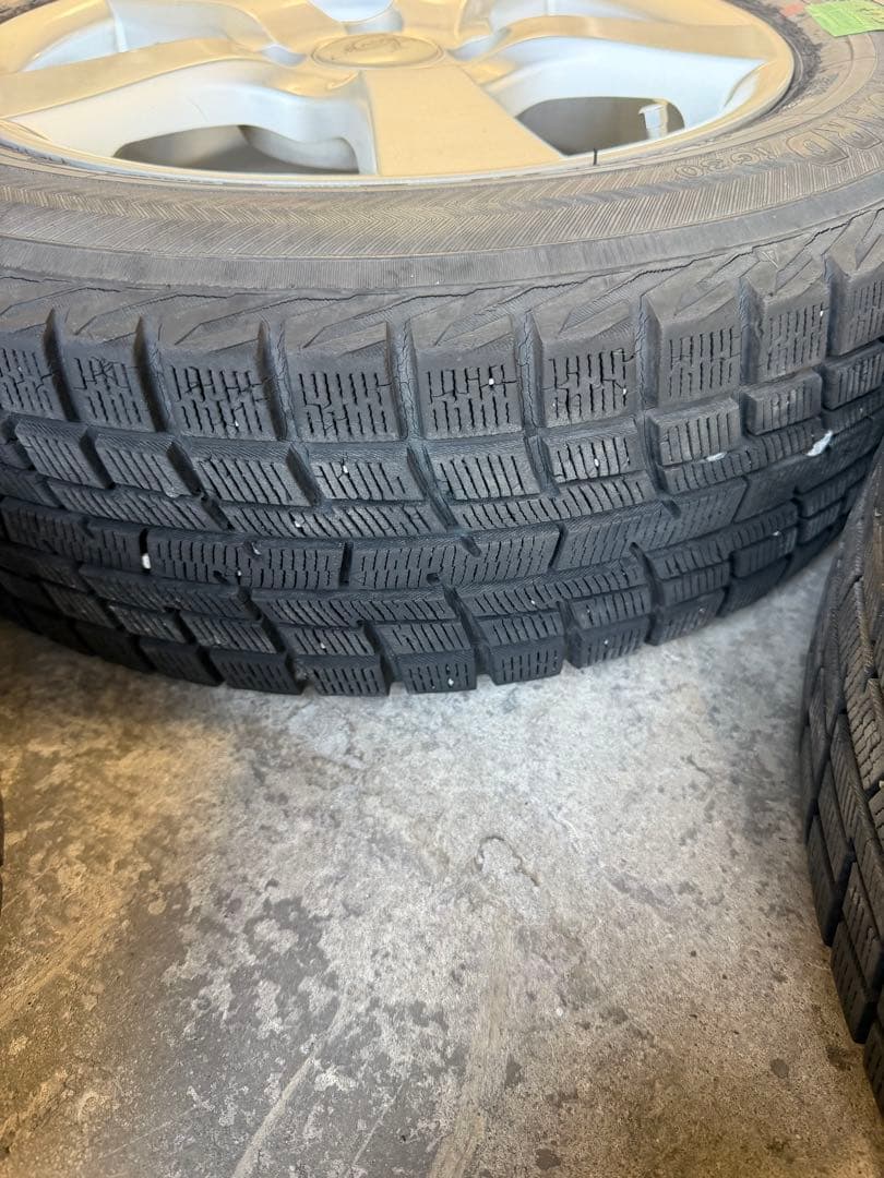 タンク パッソ 4穴のカローラ等に　スタッドレスタイヤ付きホイール