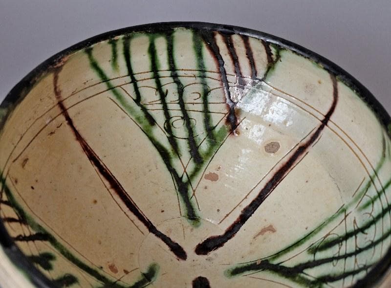 ☆☆☆イスラム陶☆二彩・線刻の花文の鉢