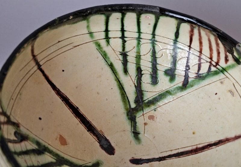 ☆☆☆イスラム陶☆二彩・線刻の花文の鉢