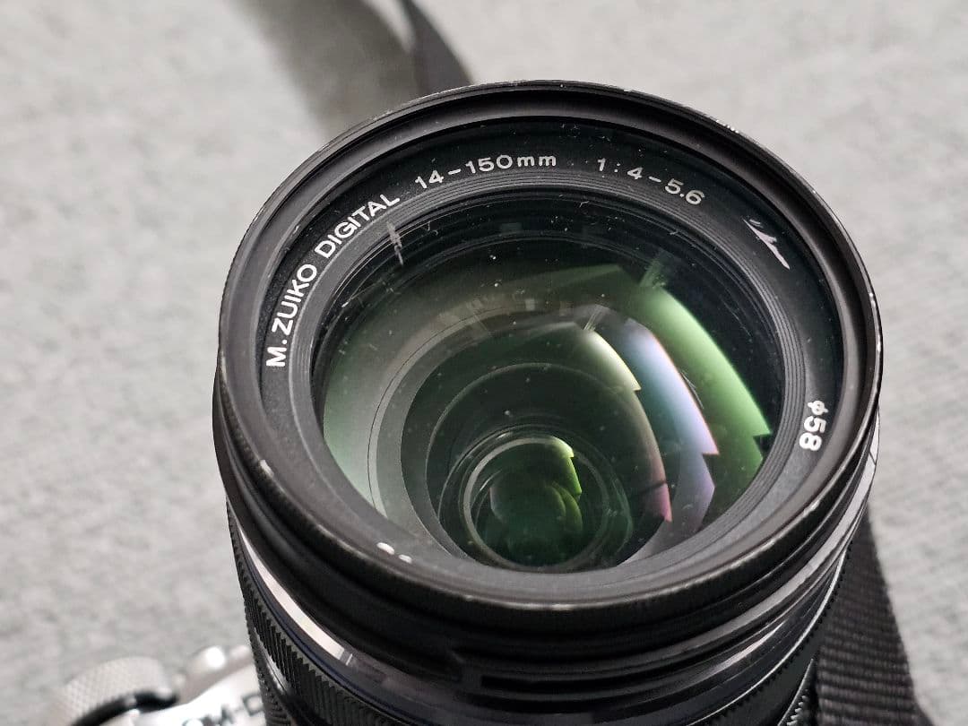 OLYMPUS OM-D E-M5 Mark II 本体 + 14-150mm