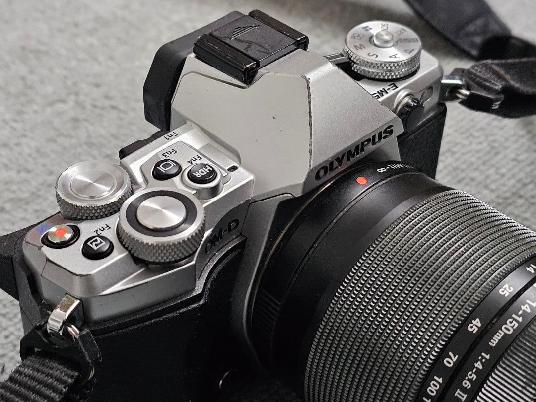 OLYMPUS OM-D E-M5 Mark II 本体 + 14-150mm
