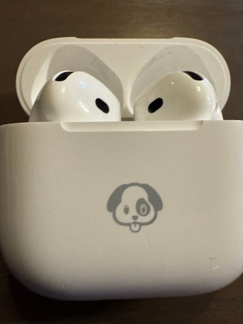 ◆美品◆犬の刻印入りアクティブノイズキャンセリング搭載AirPods 4