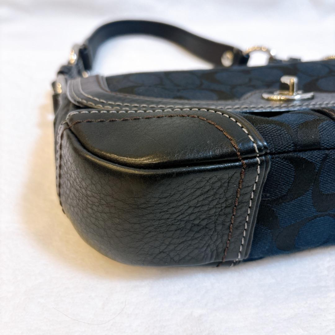 【美品✨】コーチ　ワンショルダー　シグネチャー　ターンロック　y2k バッグ