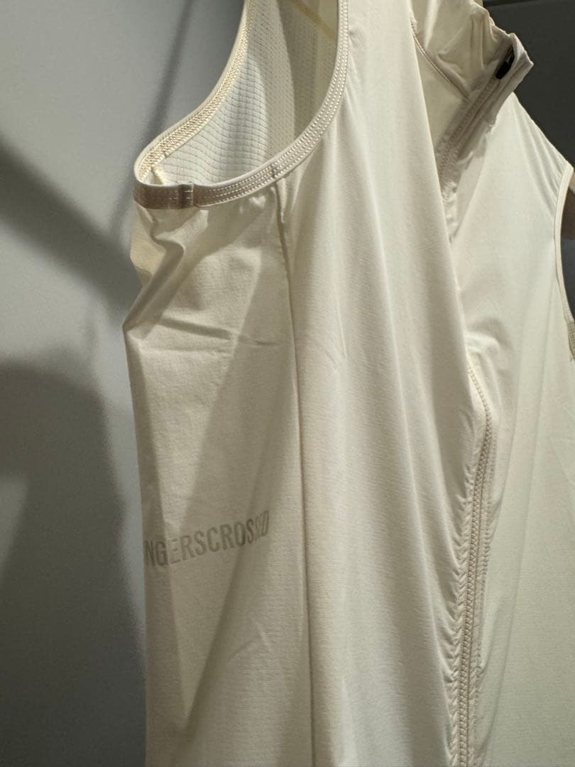 【新品】未使用品！FINGERS CROSSED ジレ ホワイト S 公式完売