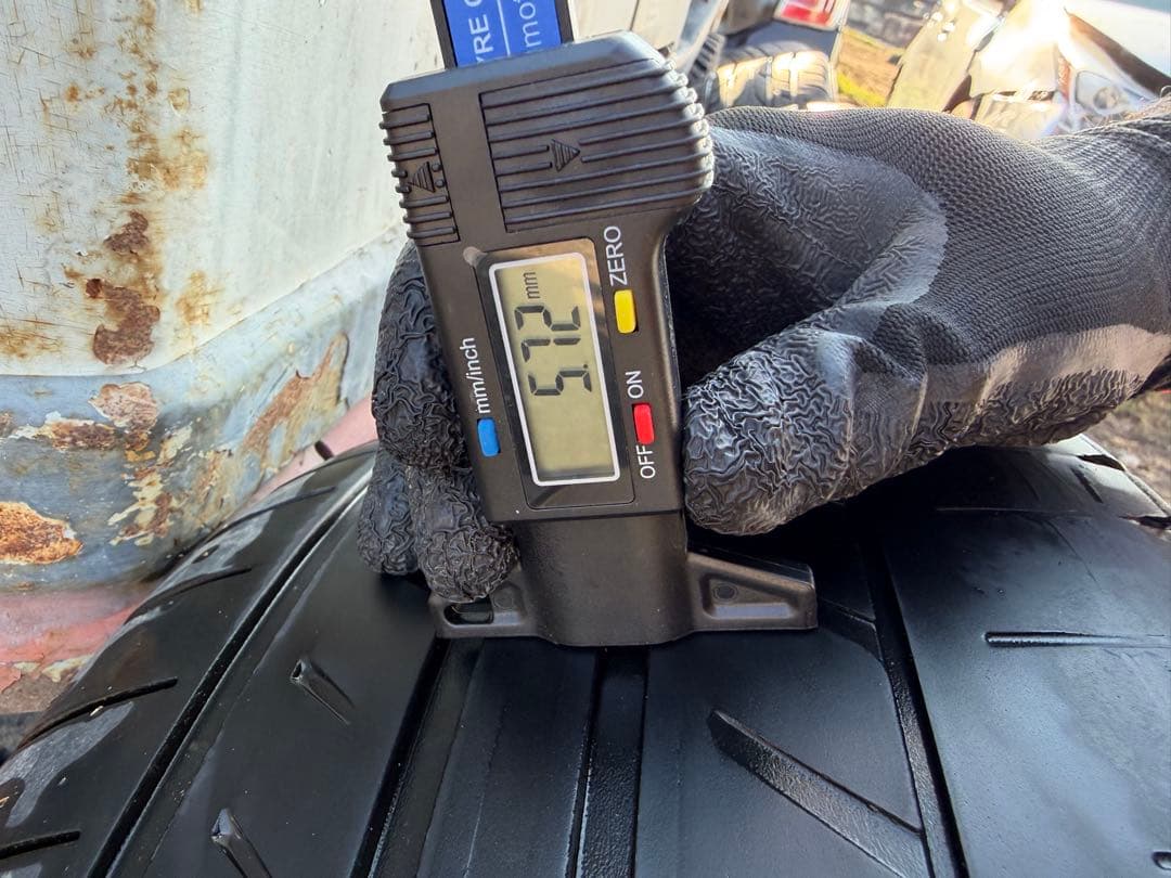 レクサスのタイヤサイズ245/45/R19