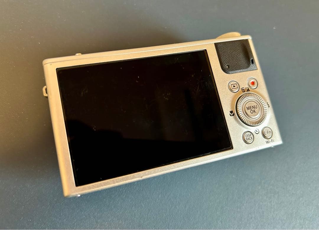 【極美品】デジタルカメラ FUJI FILM XQ1 SILVER