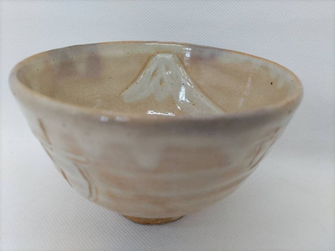 十一代田原（高麗）陶兵衛淡々斎書付萩焼　茶碗　銘「瑞雲」
富士と帆掛け船