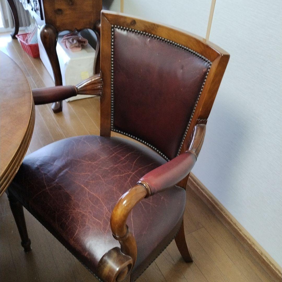 円形木製テーブルとアーム付き椅子4脚セット