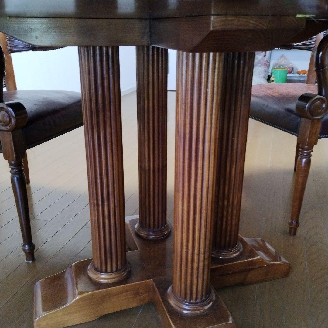 円形木製テーブルとアーム付き椅子4脚セット