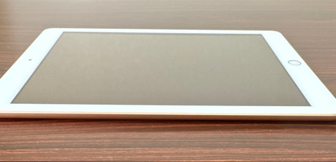 iPad 第6世代 32GB WiFiモデル　ピンクゴールド