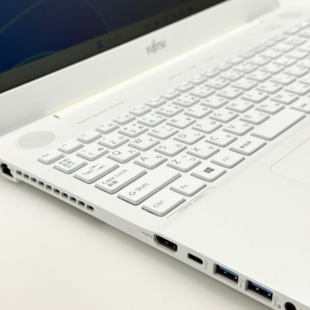 美品 富士通ノートパソコン i7 8GB 新品SSD256 DVD 起動10秒