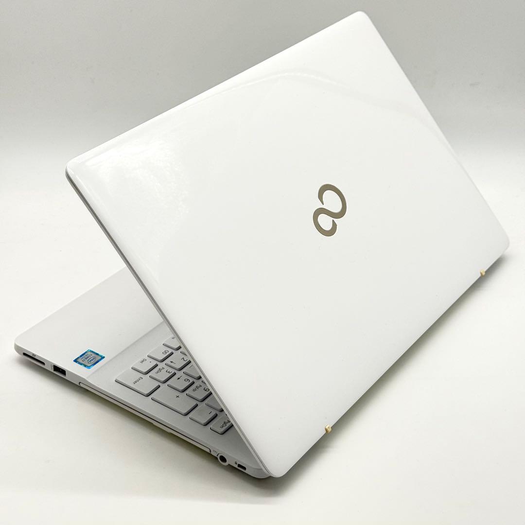 美品 富士通ノートパソコン i7 8GB 新品SSD256 DVD 起動10秒