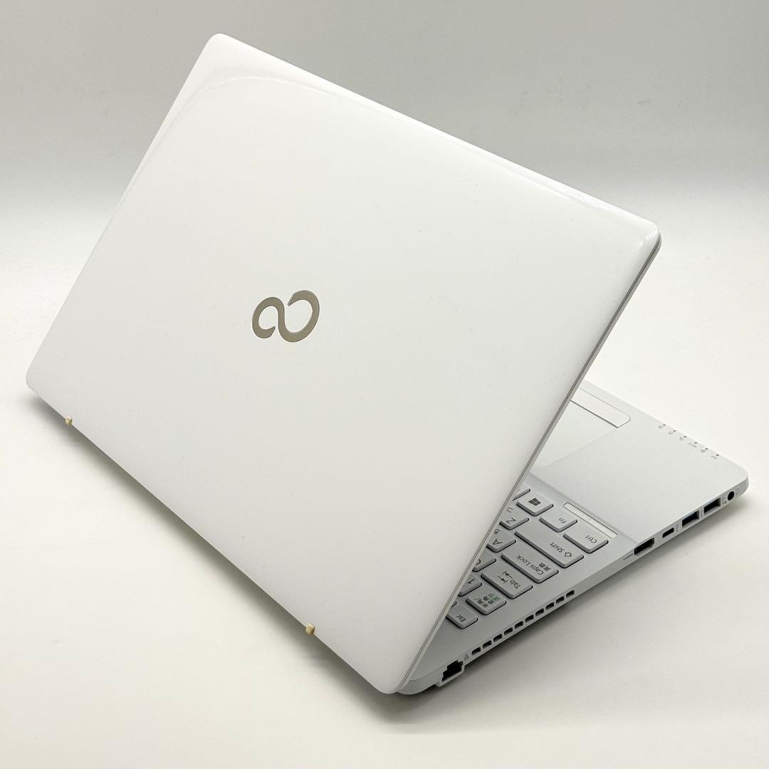 美品 富士通ノートパソコン i7 8GB 新品SSD256 DVD 起動10秒