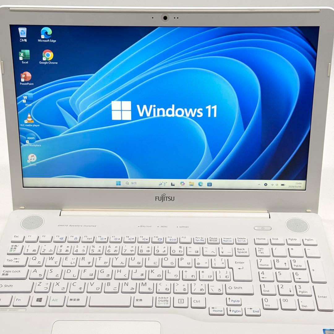 美品 富士通ノートパソコン i7 8GB 新品SSD256 DVD 起動10秒