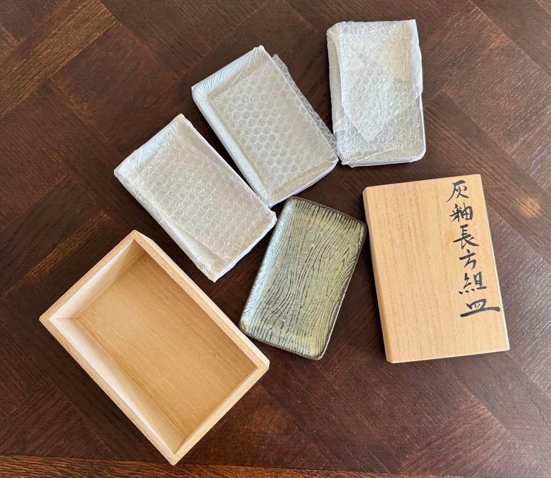 【真作】佐伯守美作 灰釉長方組皿 4枚 共箱 益子焼 象嵌 樹木文 陶印あり