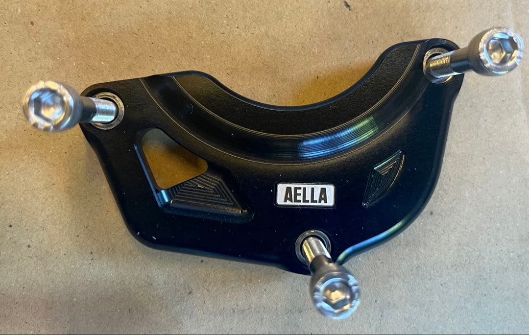 AELLA /エンジンカバーガードセット / ブラックアルマイト　Z900RS