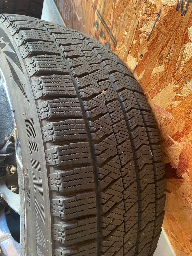 225 45 18 スタッドレスタイヤ ブリザック　dolce DC2