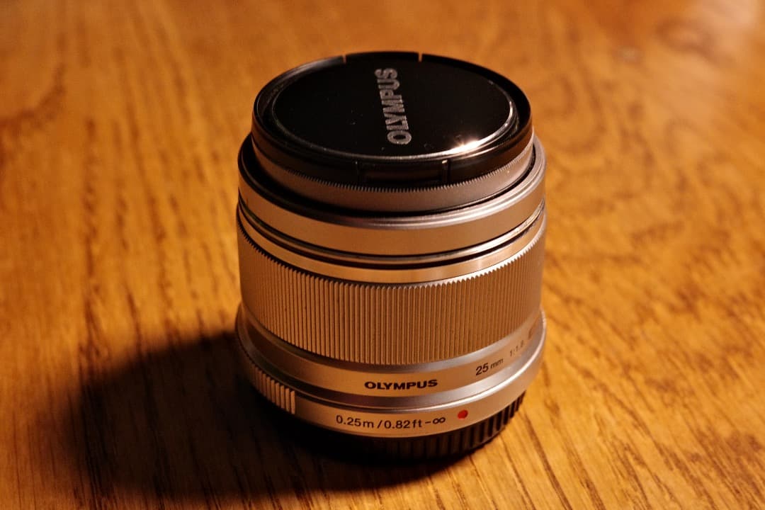 OLYMPUS M.ZUIKO DIGITAL 25mm F1.8 シルバー