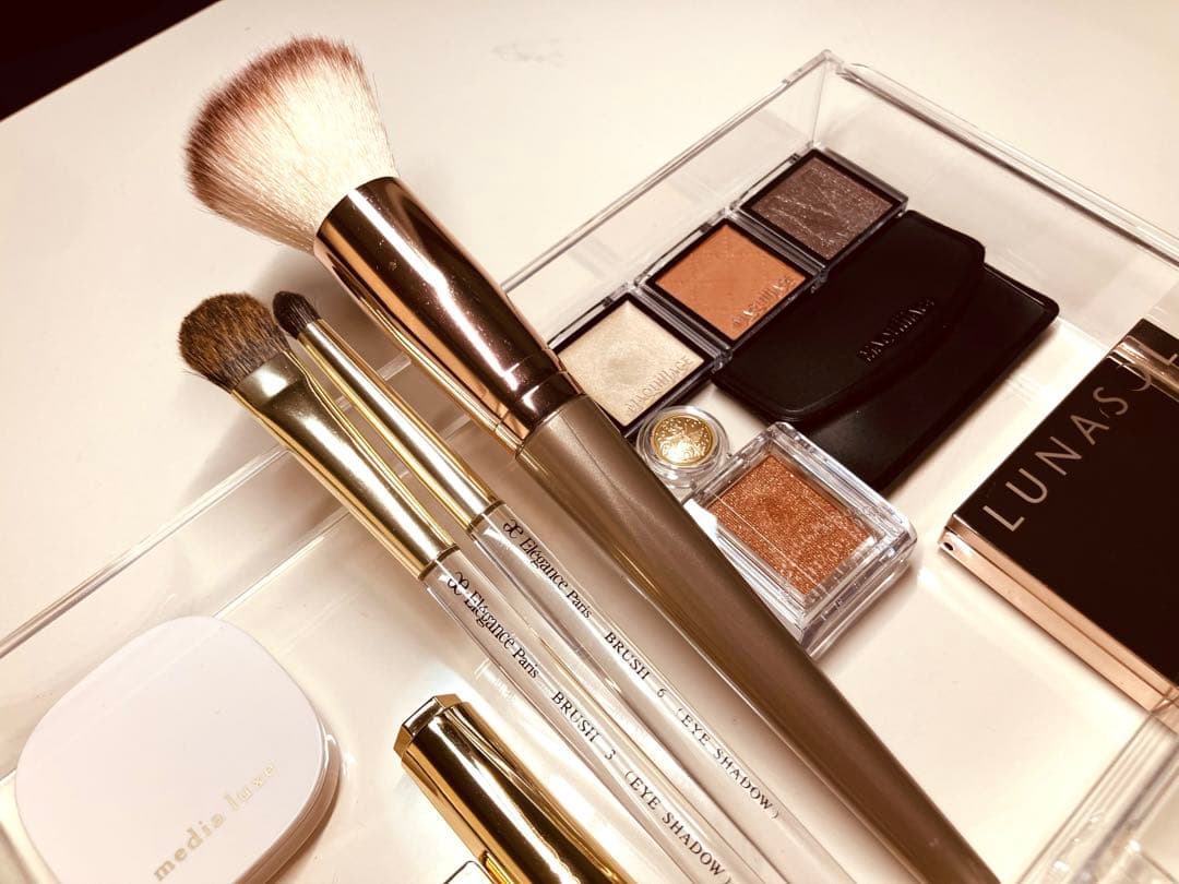 エレガンス　アイシャドウ　アルモニーアイズ　ルナソル