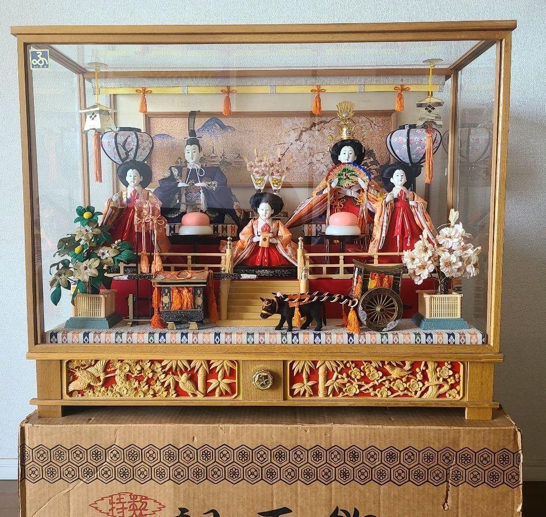 【特選】雛人形　雛飾り　親王飾　彫刻　日本人形　オルゴール付き　ケース入り