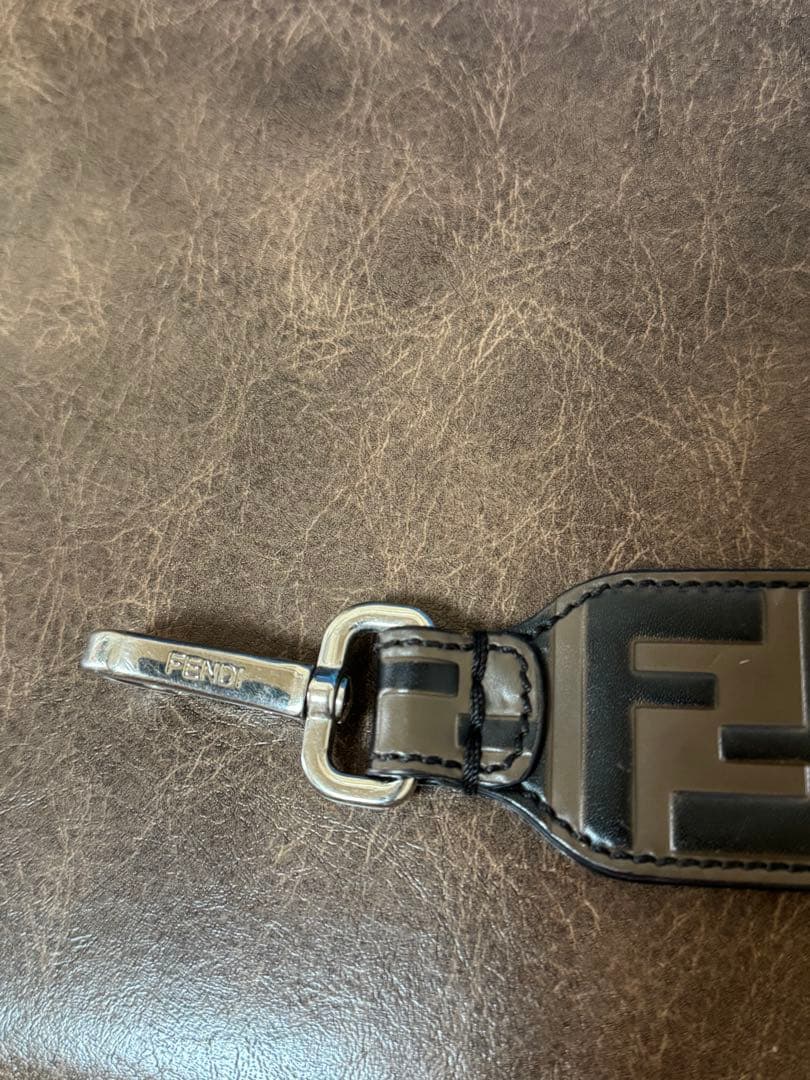 定価5万弱 フェンディ FFロゴ チャーム キーホルダー レザー