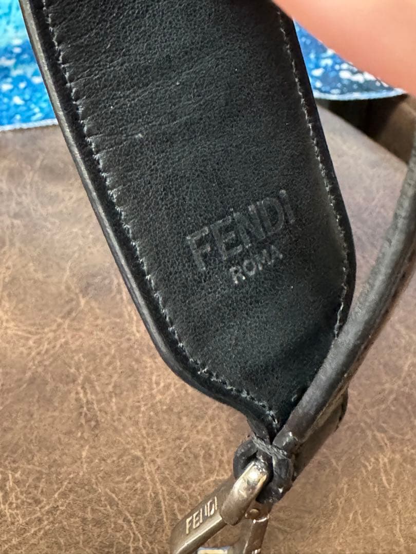 定価5万弱 フェンディ FFロゴ チャーム キーホルダー レザー