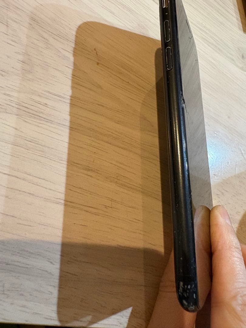 iPhone SE（第2世代）64GB ブラック 画面割れあり 初期化済み