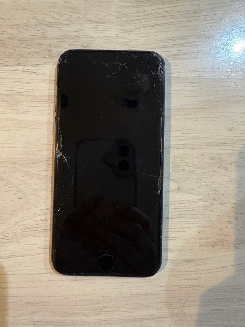 iPhone SE（第2世代）64GB ブラック 画面割れあり 初期化済み