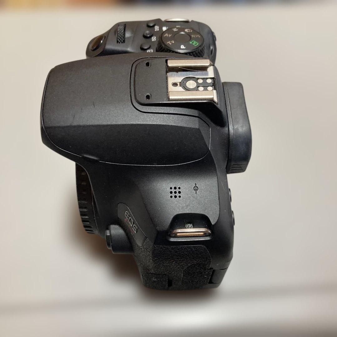 Canon EOS Kiss X10i 本体 バッテリー予備1点、レリーズ1点付