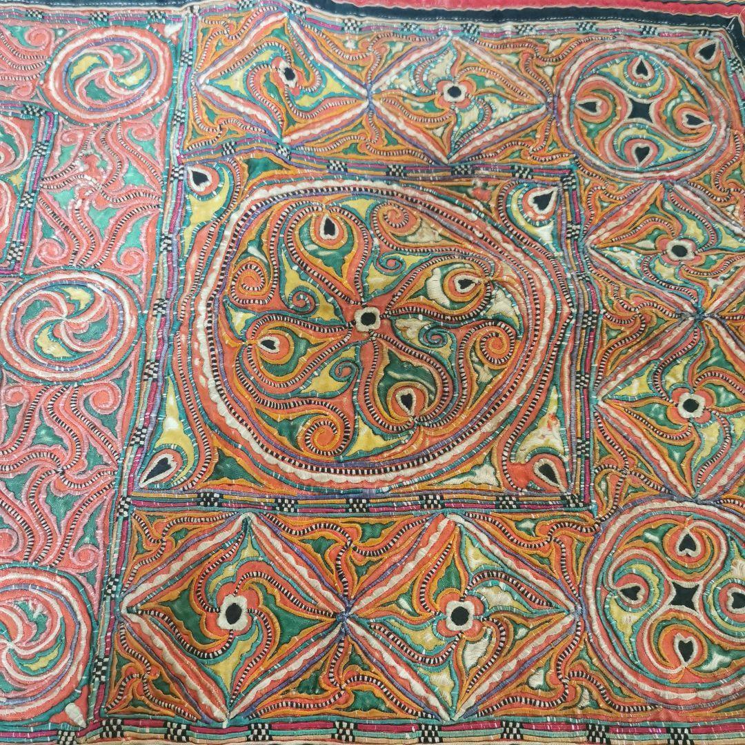 中国貴州省 ミャオ族 手刺繍 古布 藍染の縁布 希少 ヴィンテージ品