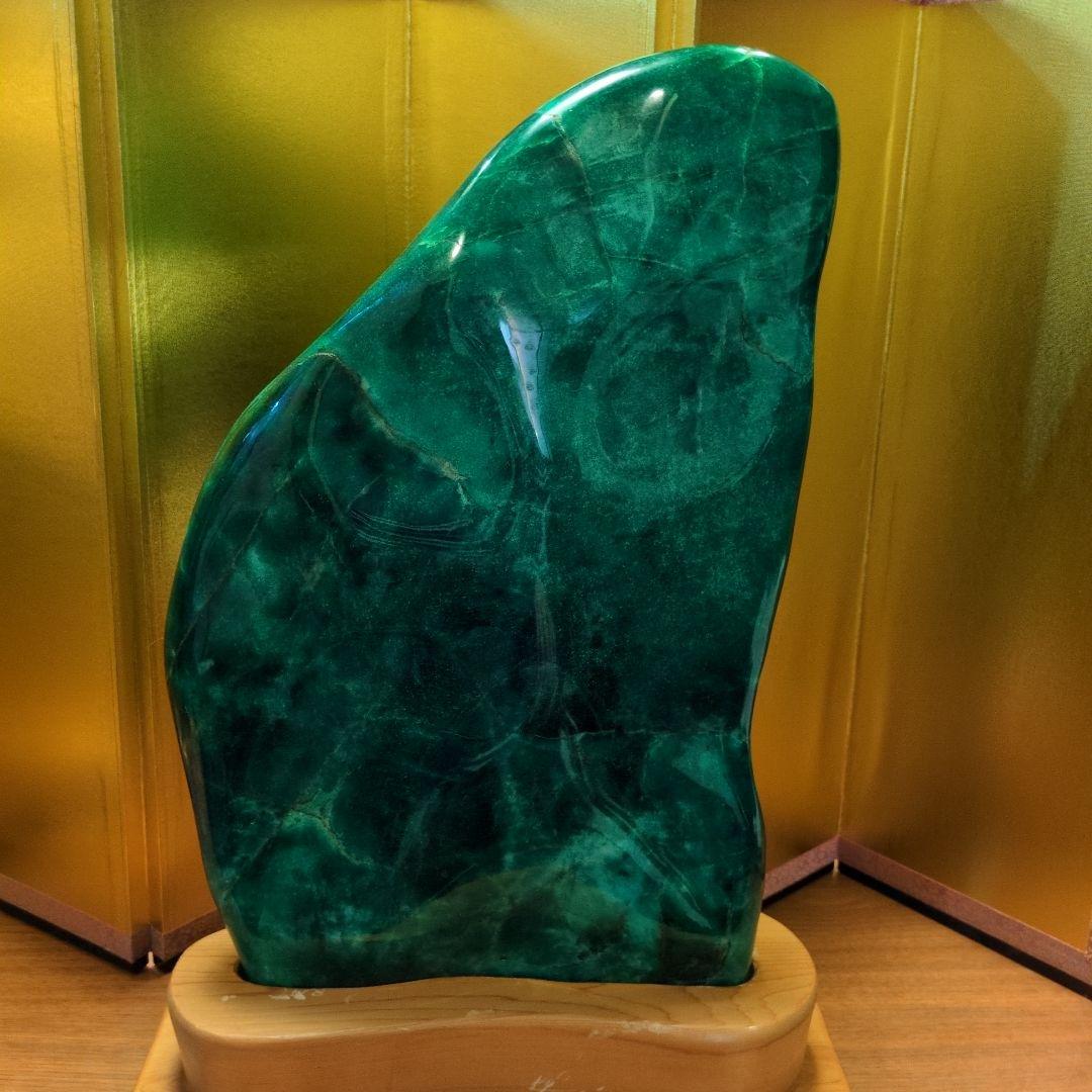 翡翠 ヒスイ 特大 約11.6kg 天然石 自然石 水石 木製専門台座付き