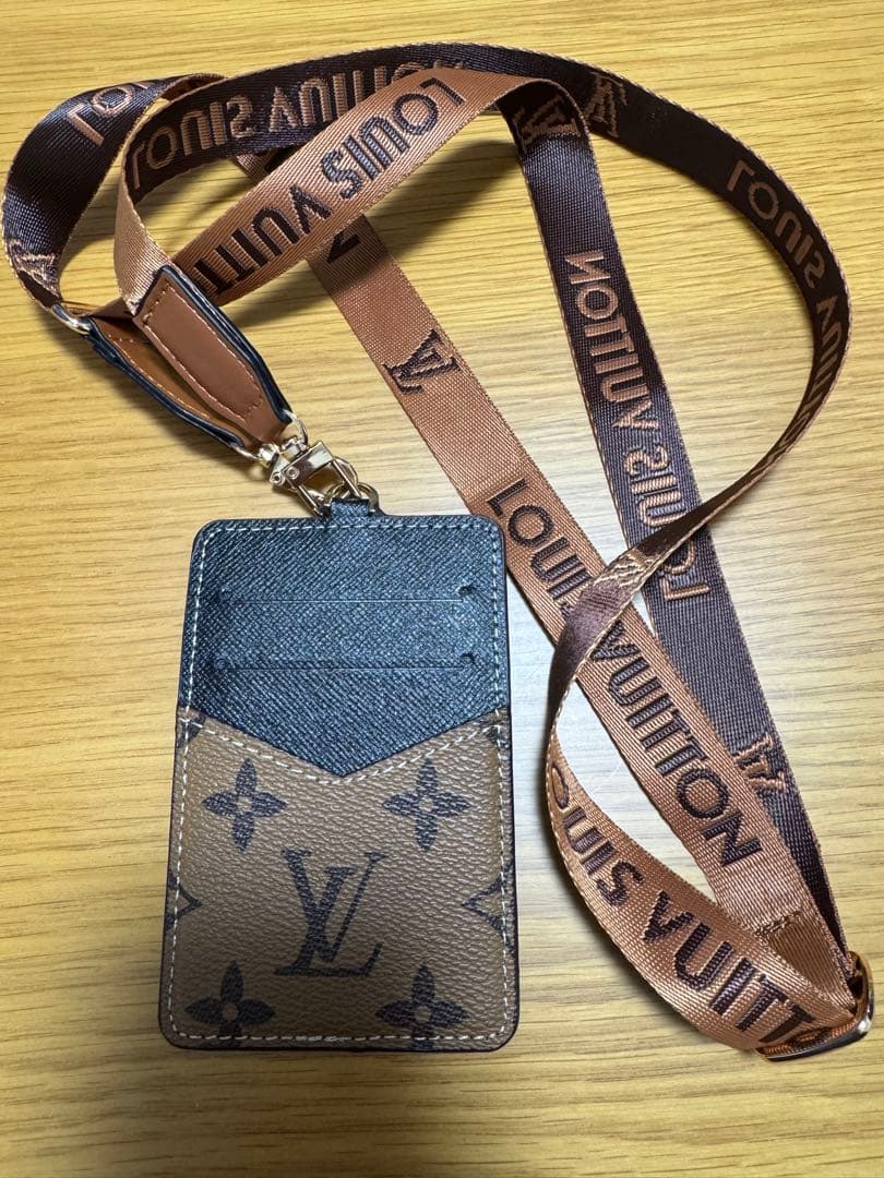 LOUIS VUITTON IDカードホルダー