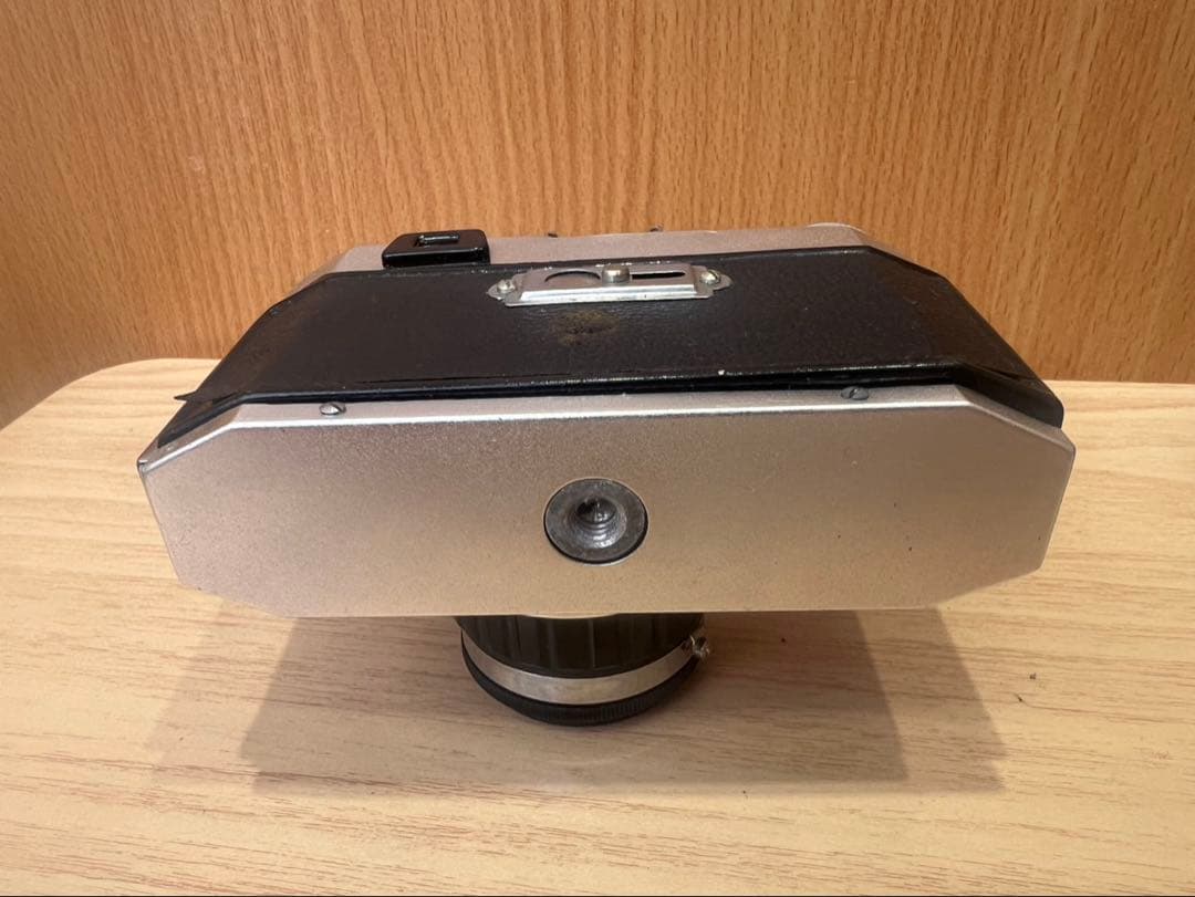 豊栄産業（HOEI INDUSTRIAL CO.）製のフィルムカメラ