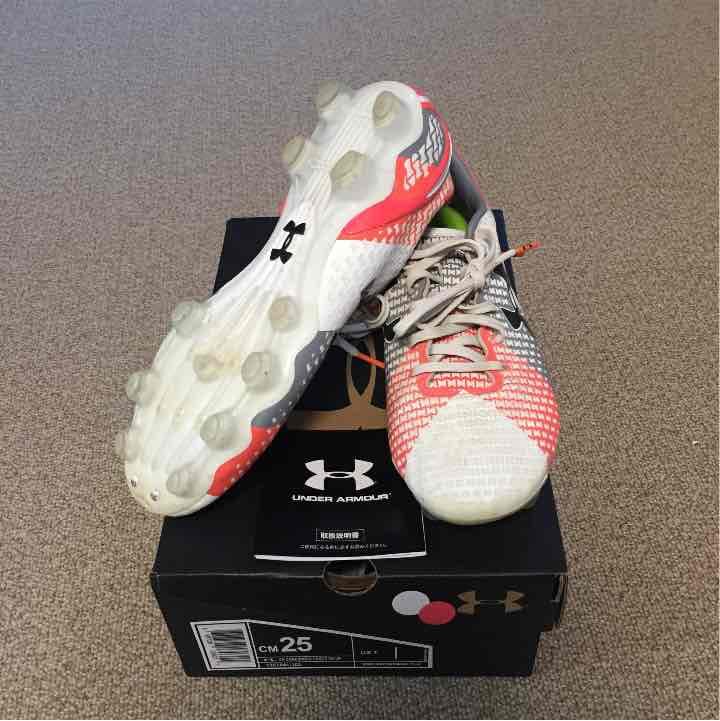 アンダーアーマーサッカースパイク