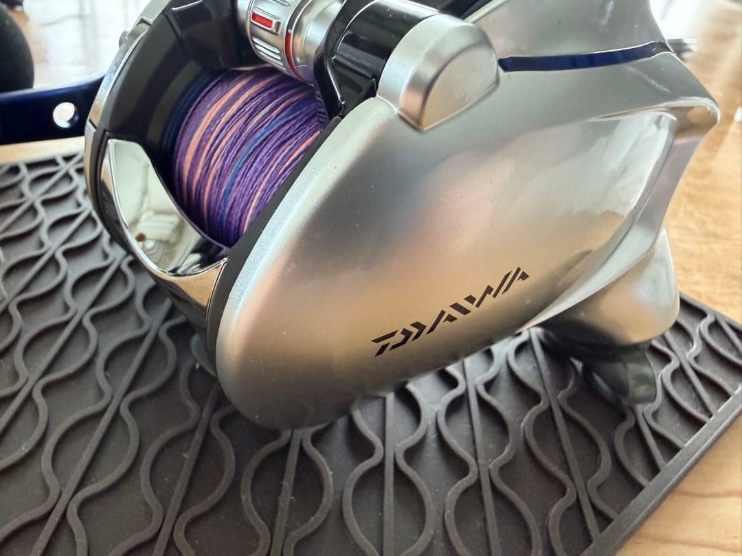 5時間使用の超美品　SEABORG 300MJ-Ｌ　電動リール シルバー/ブルー