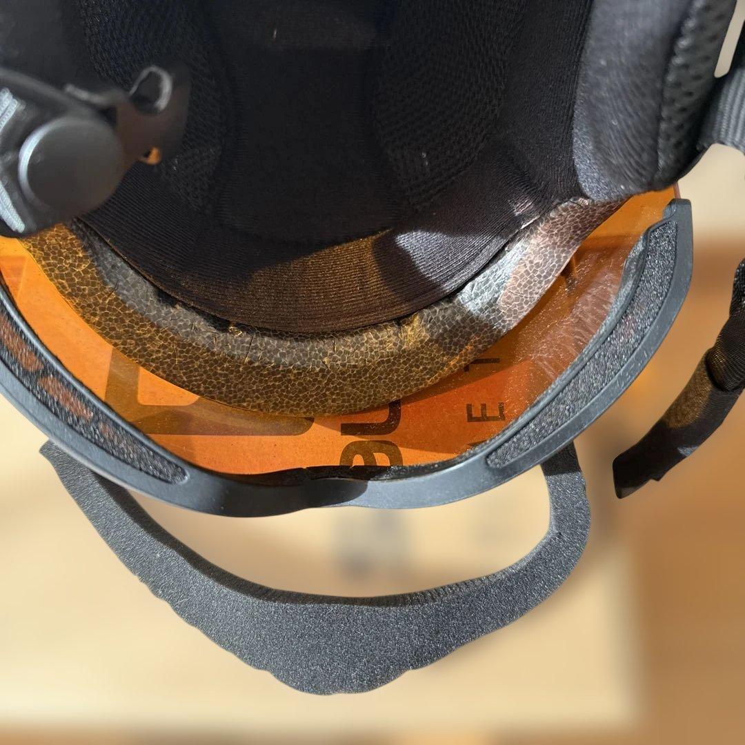 USED!salomon スキーヘルメット　キッズ Mサイズ