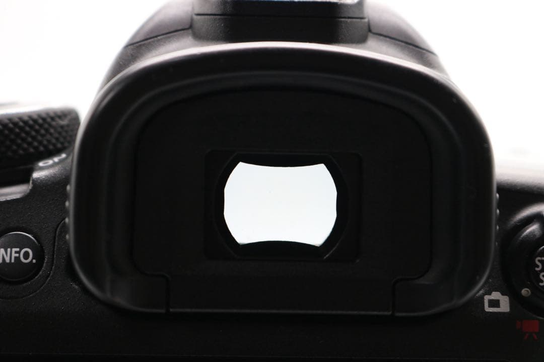 美品 【Canon EOS 5D Mark Ⅳ トリプルレンズセット】 安心保証