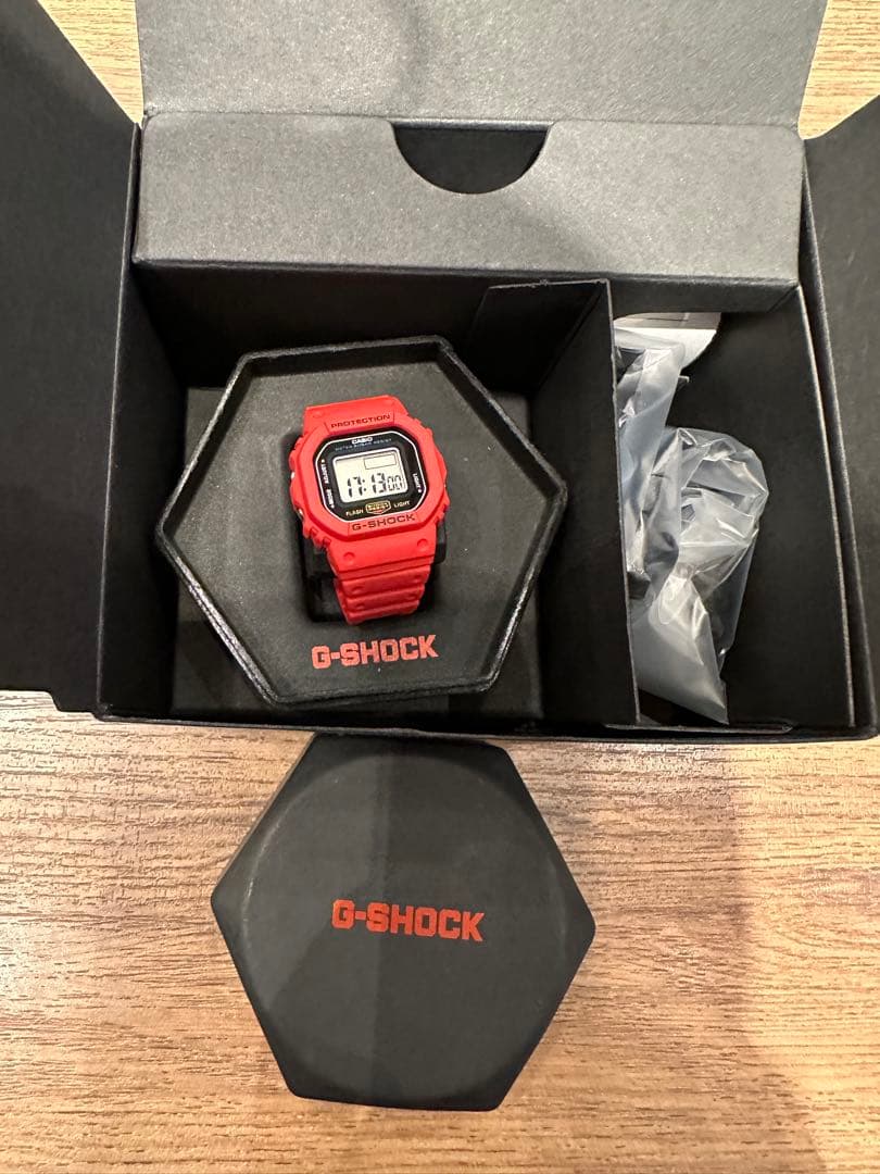 【新品】 G-SHOCK nano DWN-5600-4JR　レッド CASIO