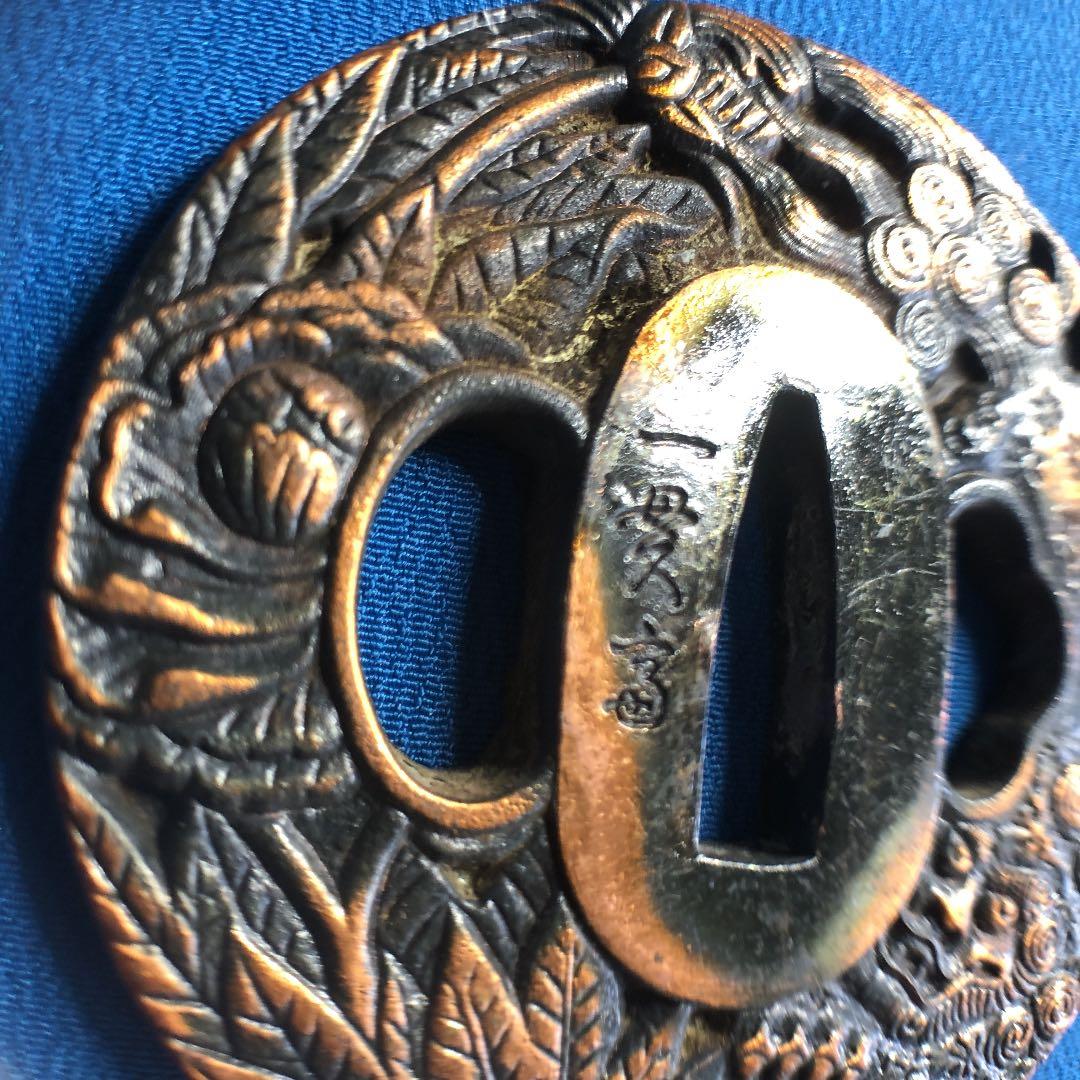 アンティークな刀の鍔！7.2×7.0cm108g 草花や波が刻まれた逸品、