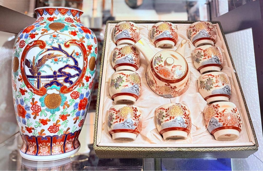 花瓶と九谷焼の茶器セット。