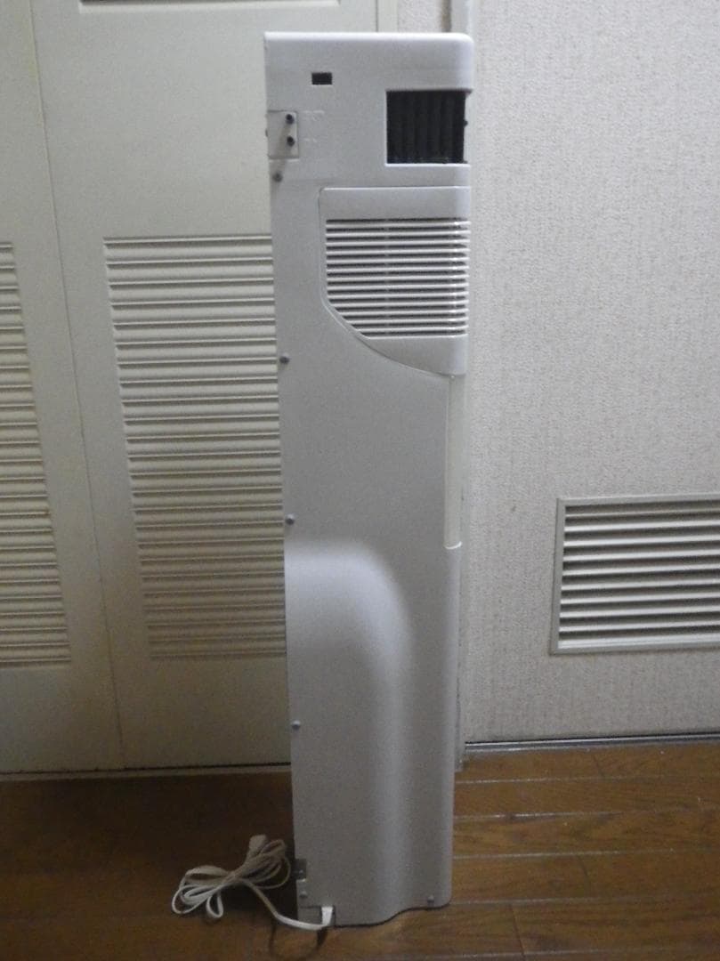 タワー型エアコン ホワイト　トイレ等用