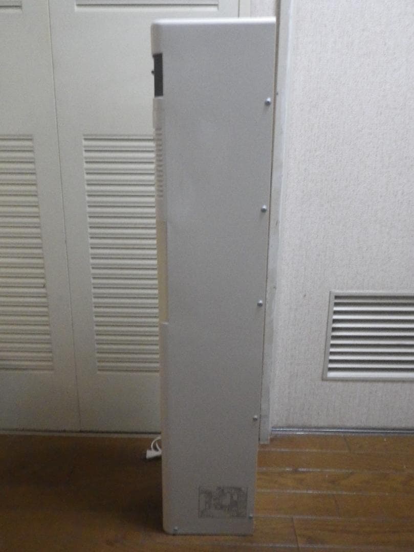 タワー型エアコン ホワイト　トイレ等用