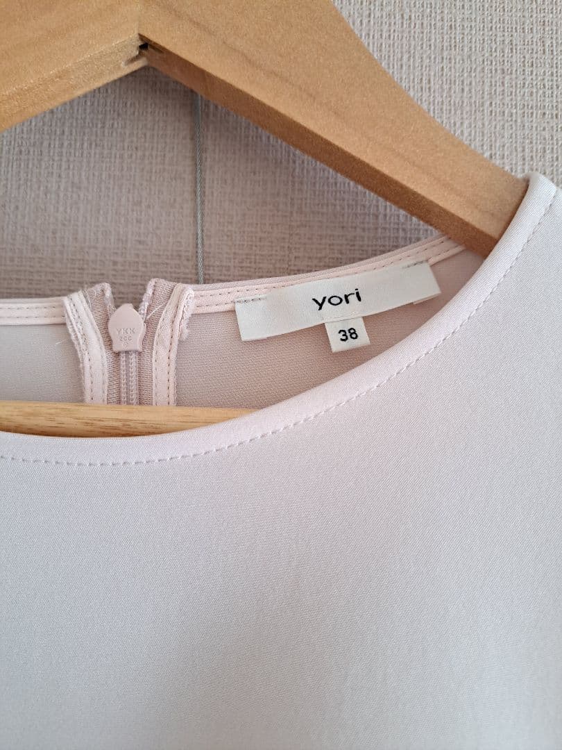 yori ピンクベージュ フリルトップス 38