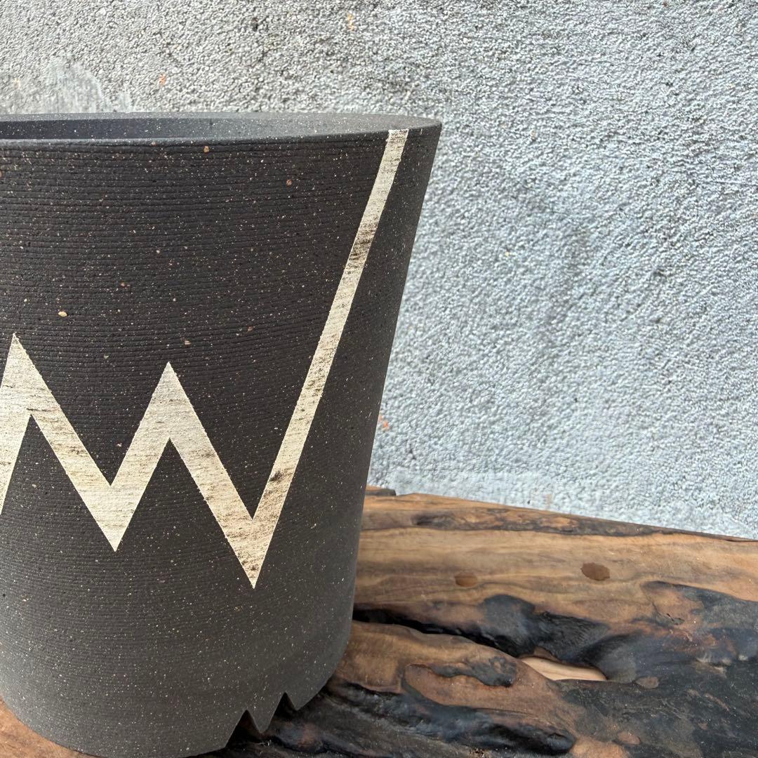 手作植木鉢 幾何学模様の黒い植木鉢（ 塊根植物 グラキリス パキプス アガベ)