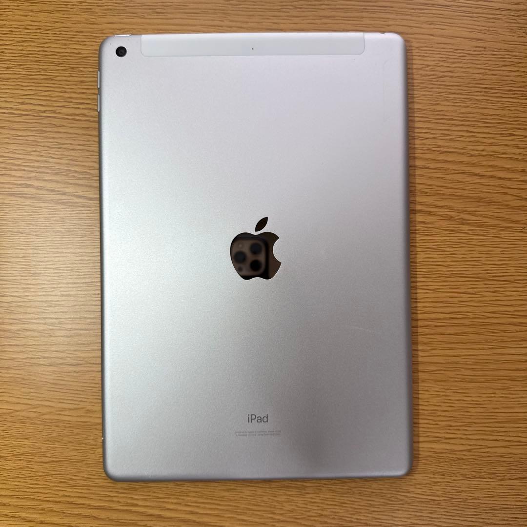 iPad 第8世代 Wi-Fi+Cellular10.2インチ シルバー