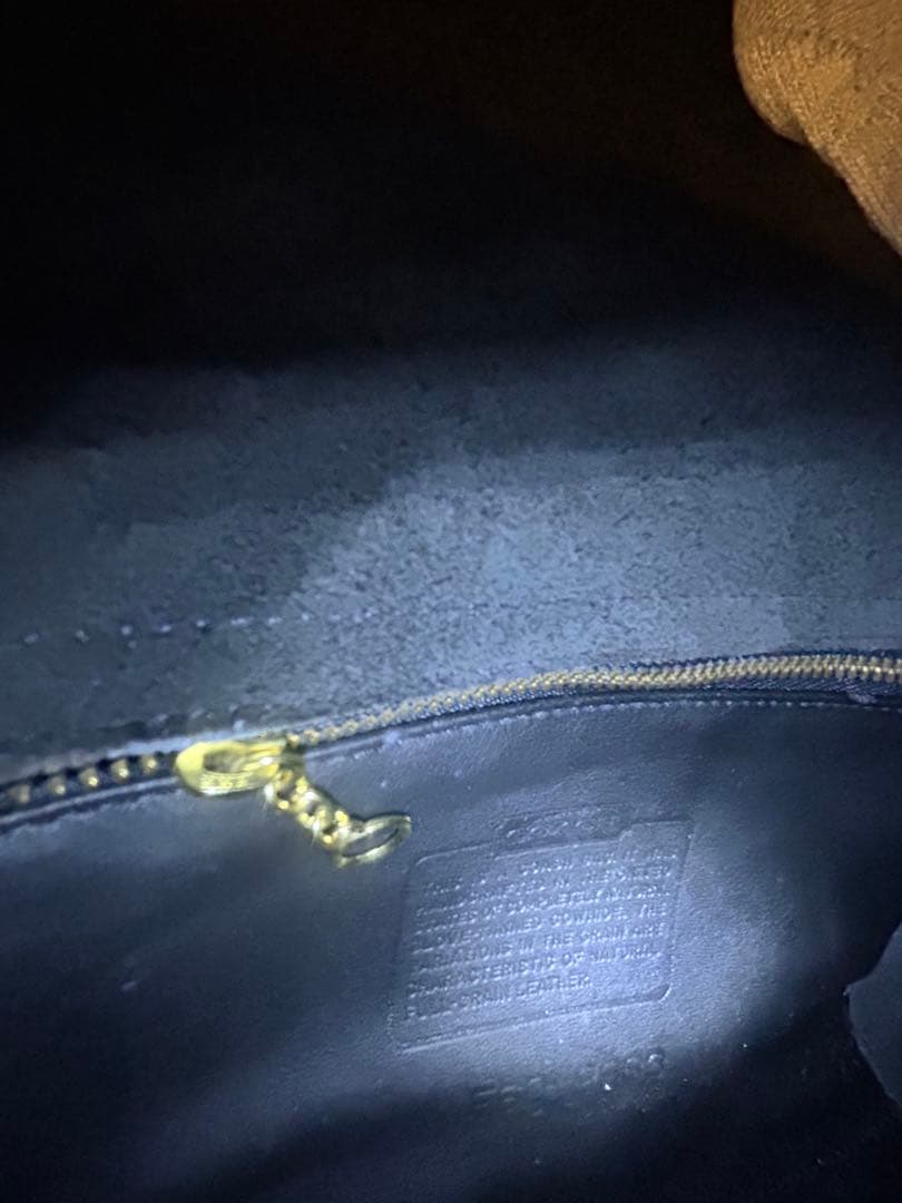 オールドCOACH正規品 黒のレザーフラップバッグ