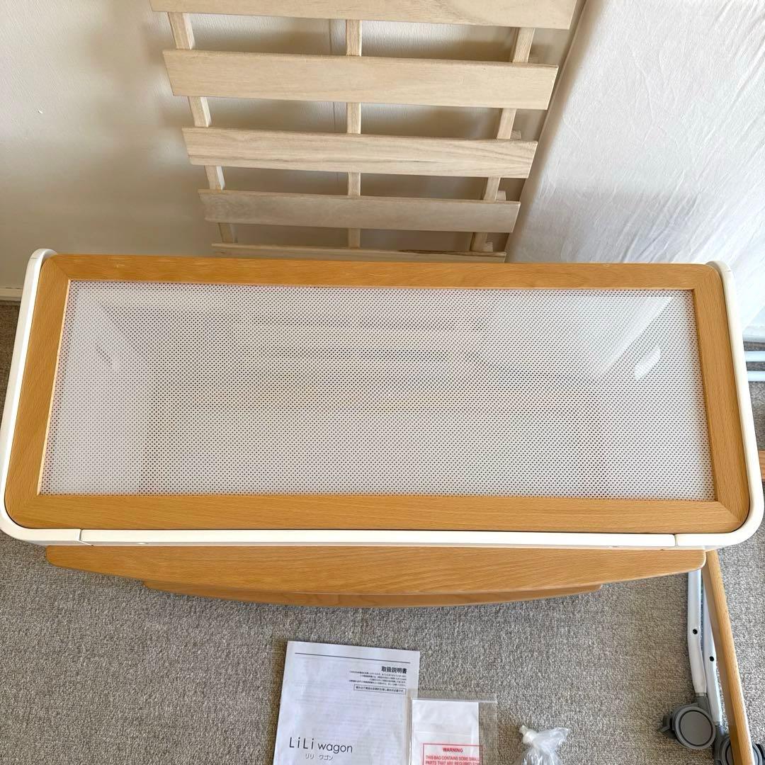 リリワゴン　木製ベビーベッド キャスター付き メッシュデザイン　ホワイト
