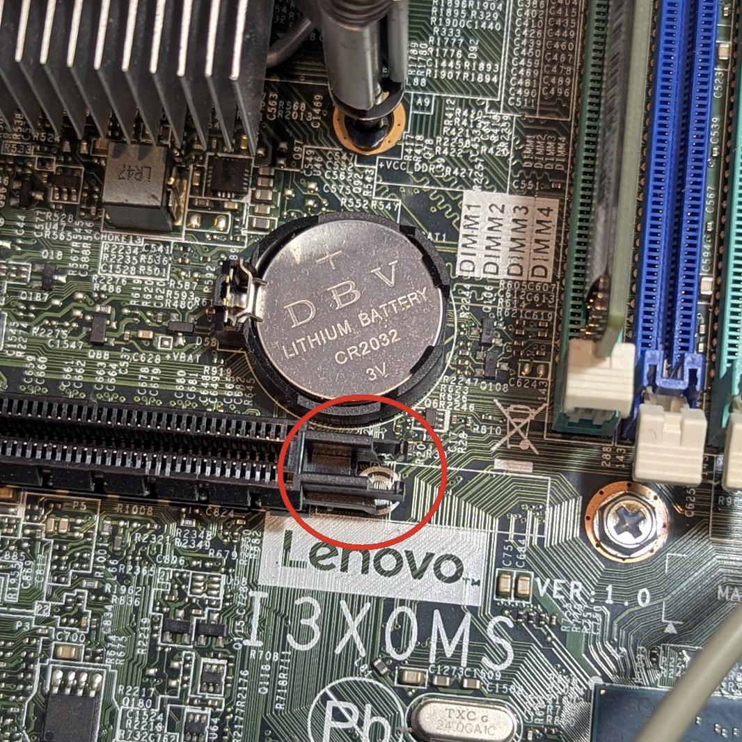 サーバー Lenovo ThinkSystem ST50;Xeon E-2144G;8GB